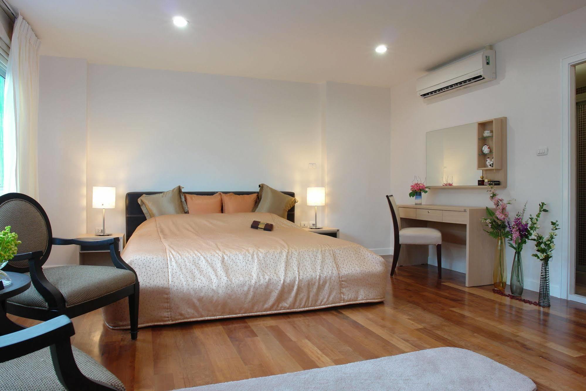 Nara Suite Residence Bangkok Exterior photo